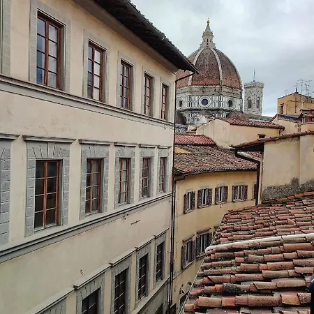 Leonardo Suites Apartment