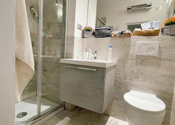 Leonardo Suites *