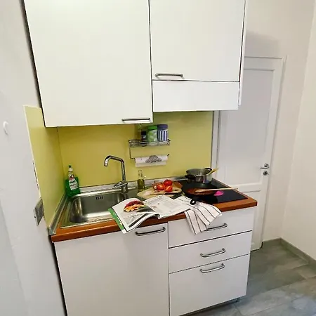 Leonardo Suites *